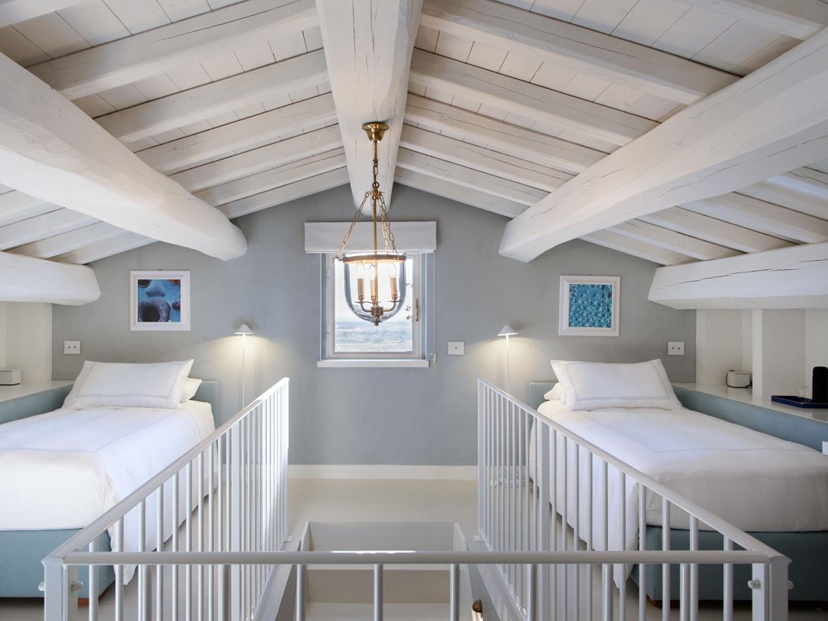 Twin Bedroom at Villa Jacaranda in Tuscany