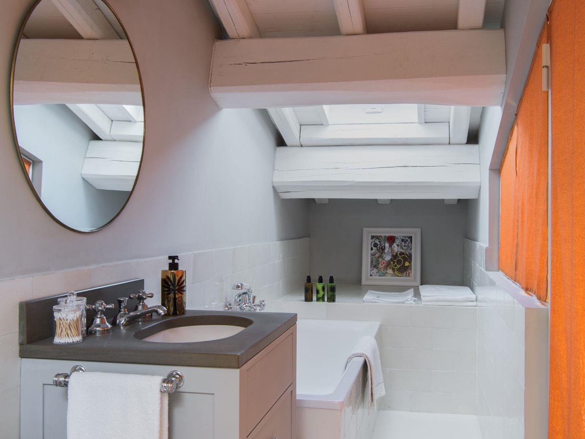 Orange Bathroom at Villa Jacaranda in Tuscany