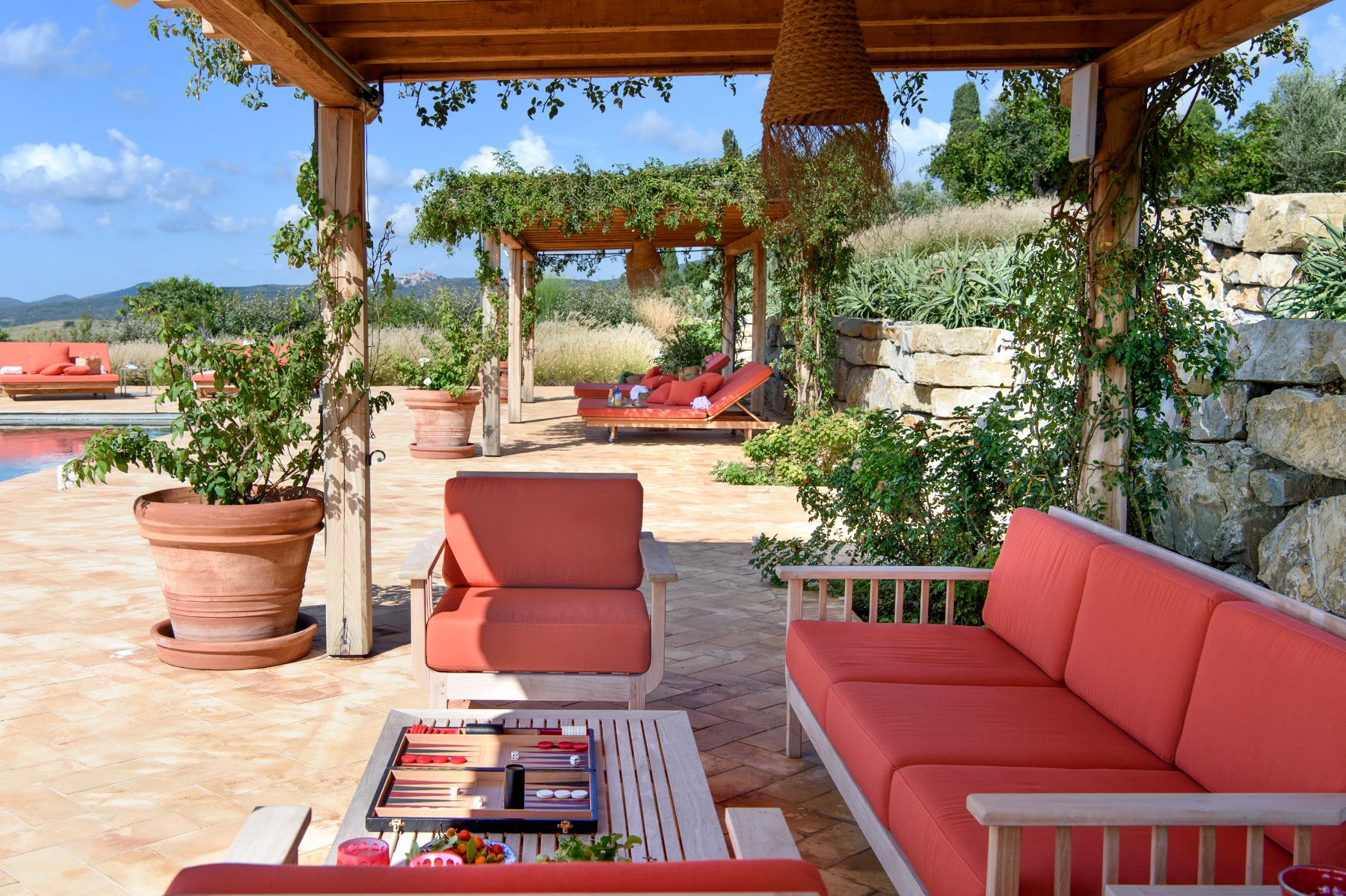 Lounge and Pool at Villa Jacaranda in Tuscany 