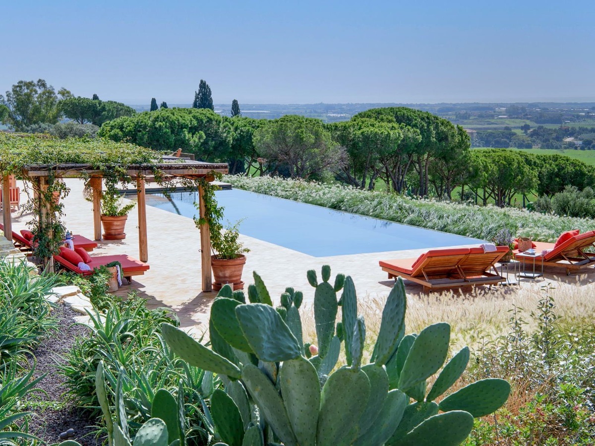 Pool at Villa Jacaranda in Tuscany