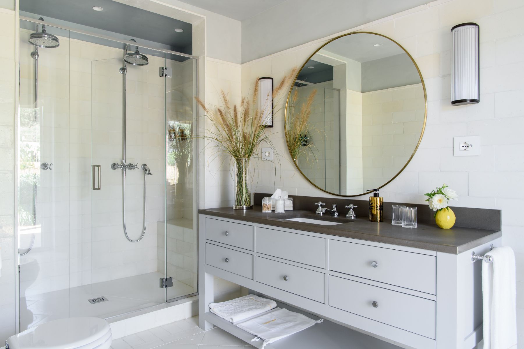 White Bathroom at Villa Jacaranda in Tuscany 