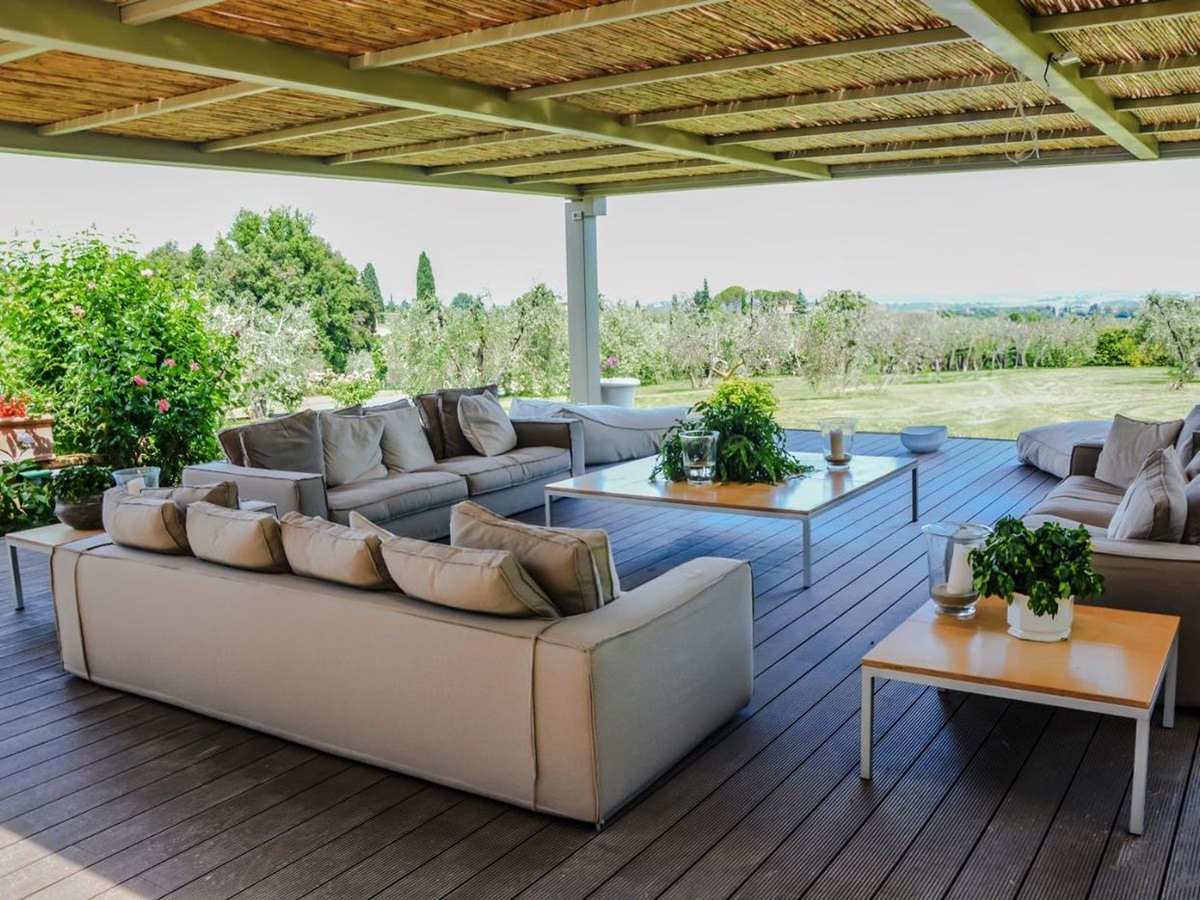 The exterior deck of Villa La Castellana