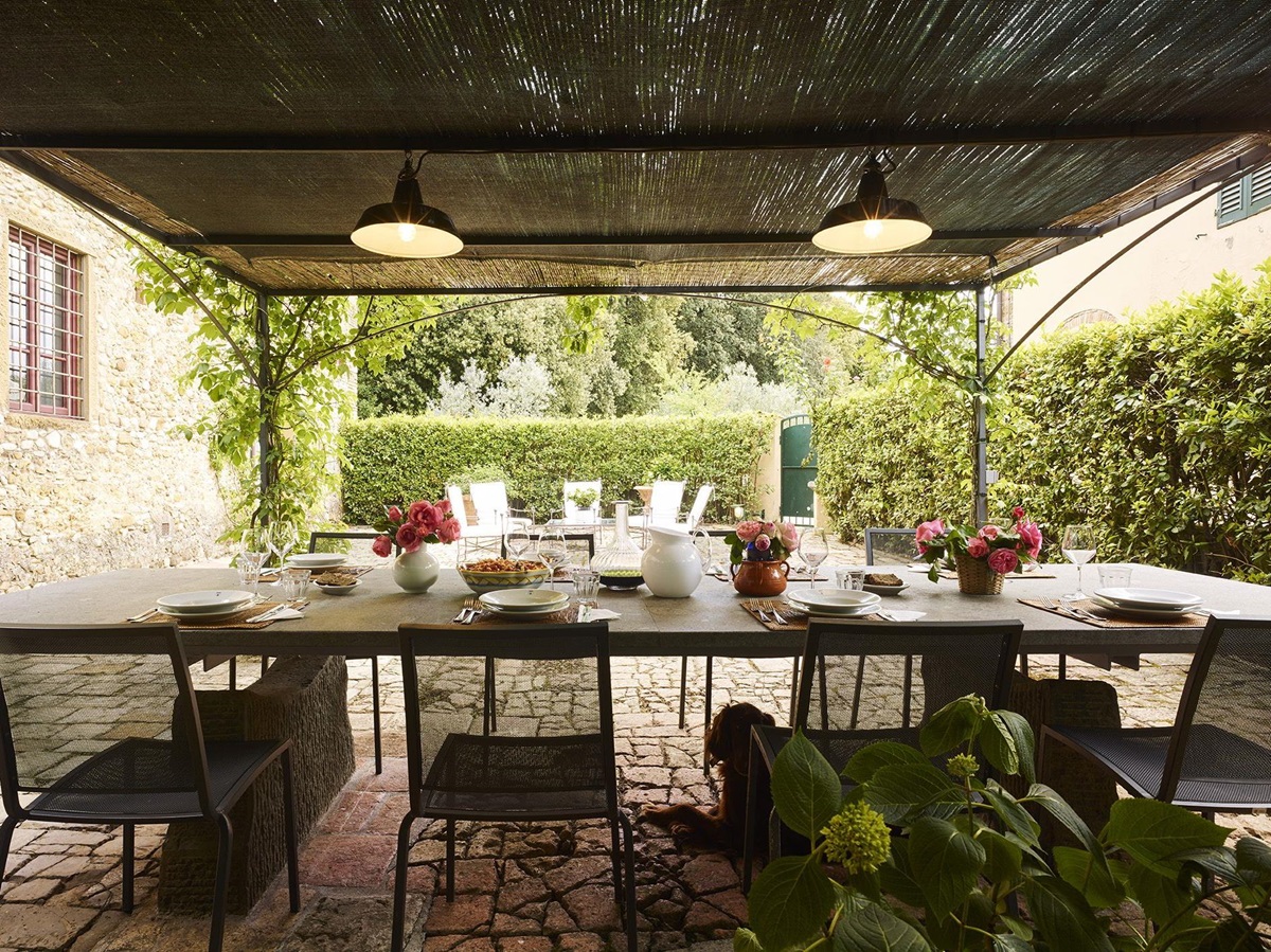 OUtdoor dining terrace of Villa la Castellana, Tuscany