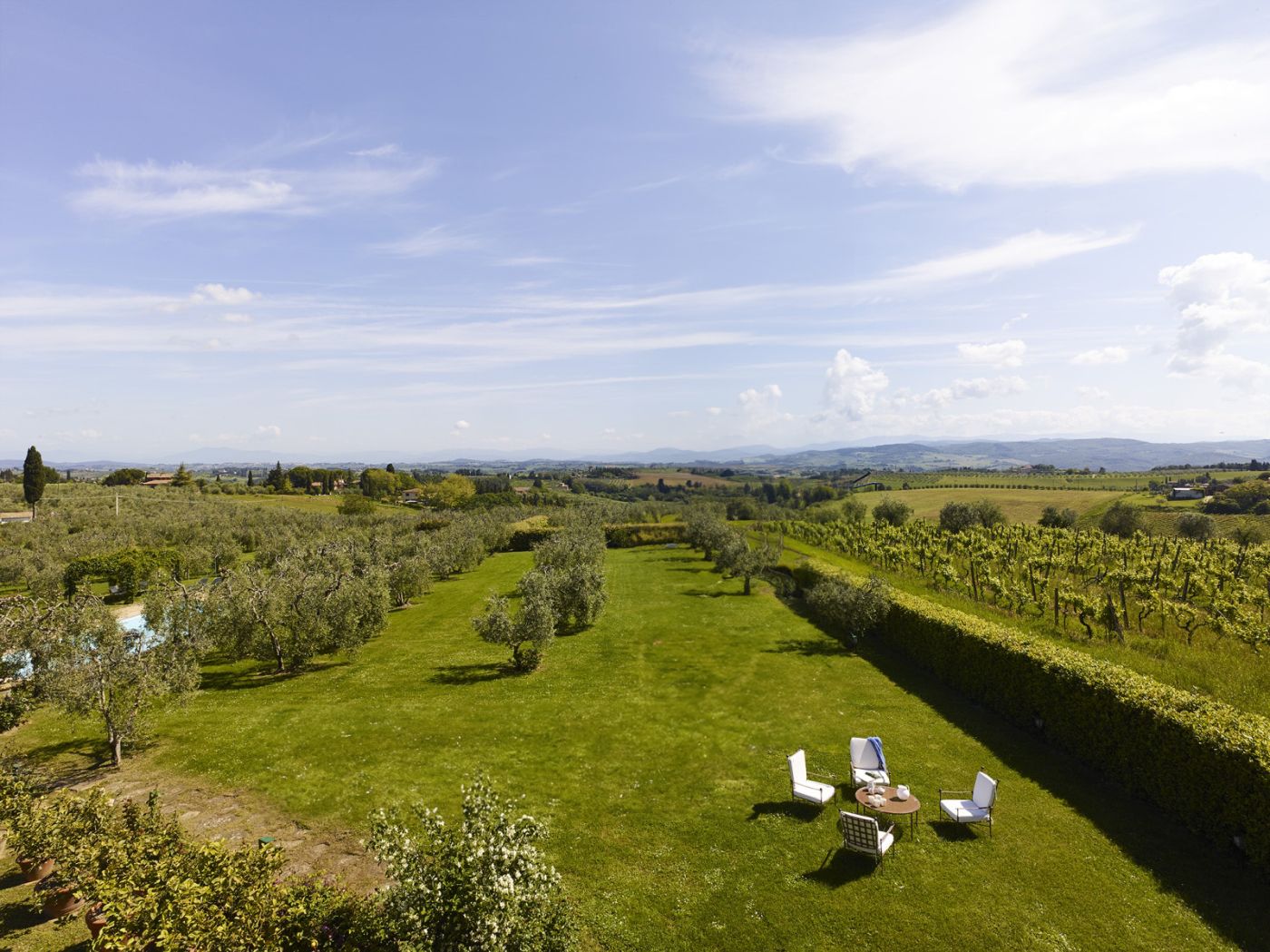 A view of the surrounding area near Villa La Castellana