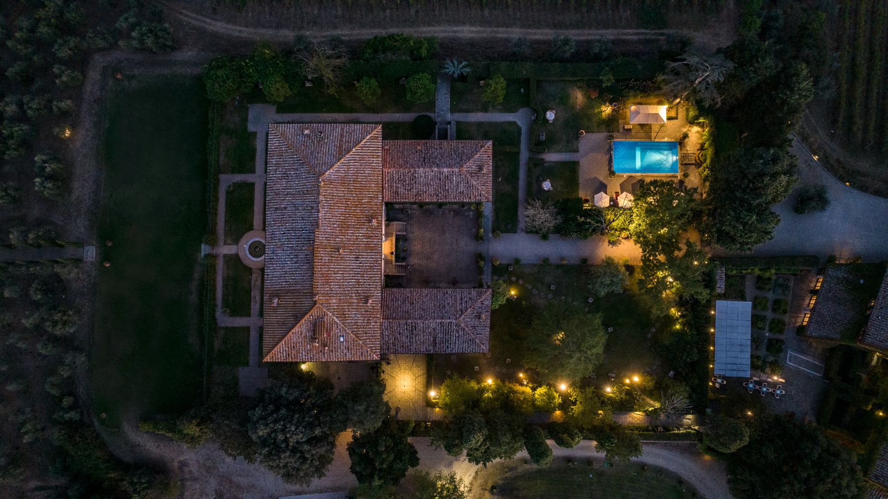Overhead view of Villa Machiavelli in Tuscany at night with view of the pool