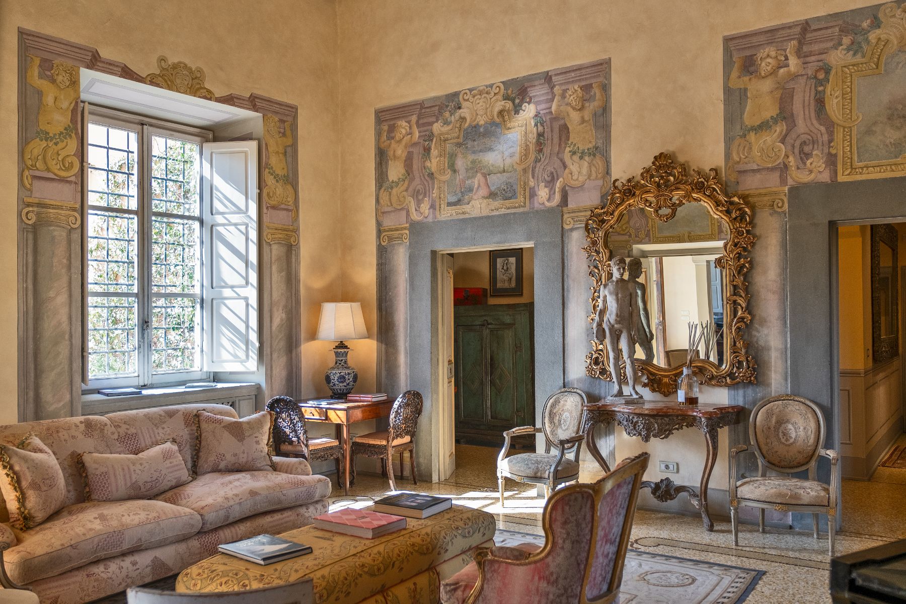 View of the living room at Villa Machiavelli in Tuscany
