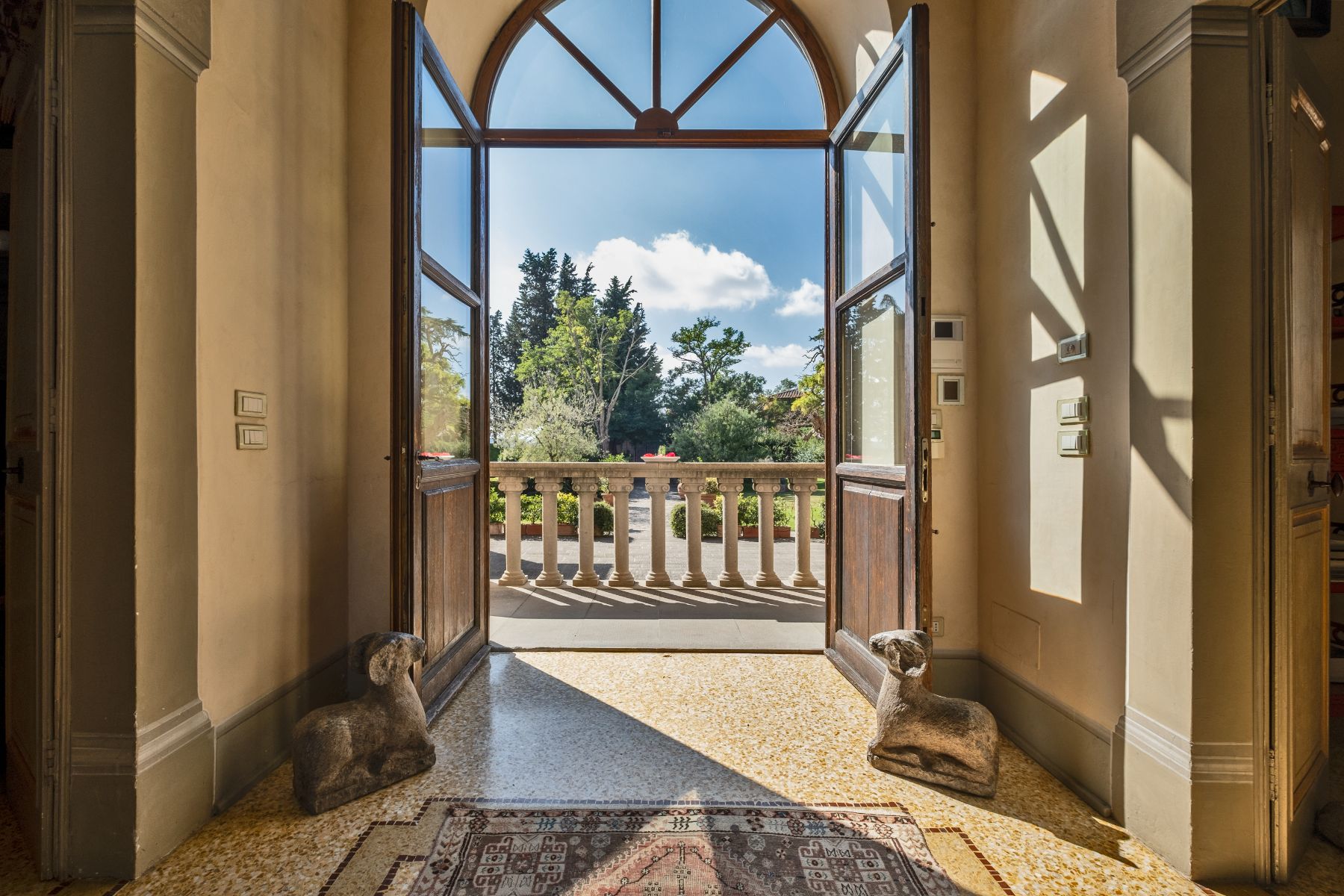 Large open doors with view of the terrace at Villa Machiavelli in Tuscany