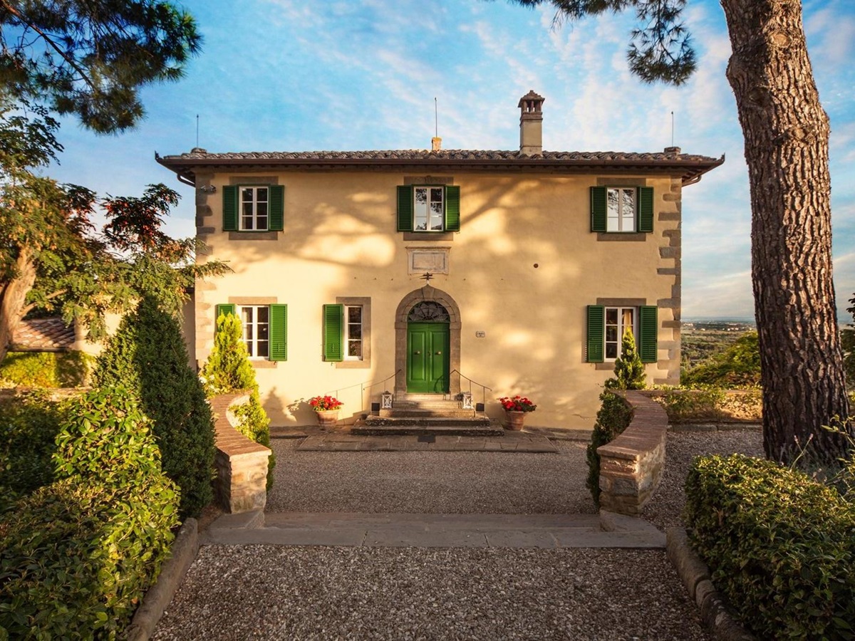 The facade of Villa Nocciola, Tuscany