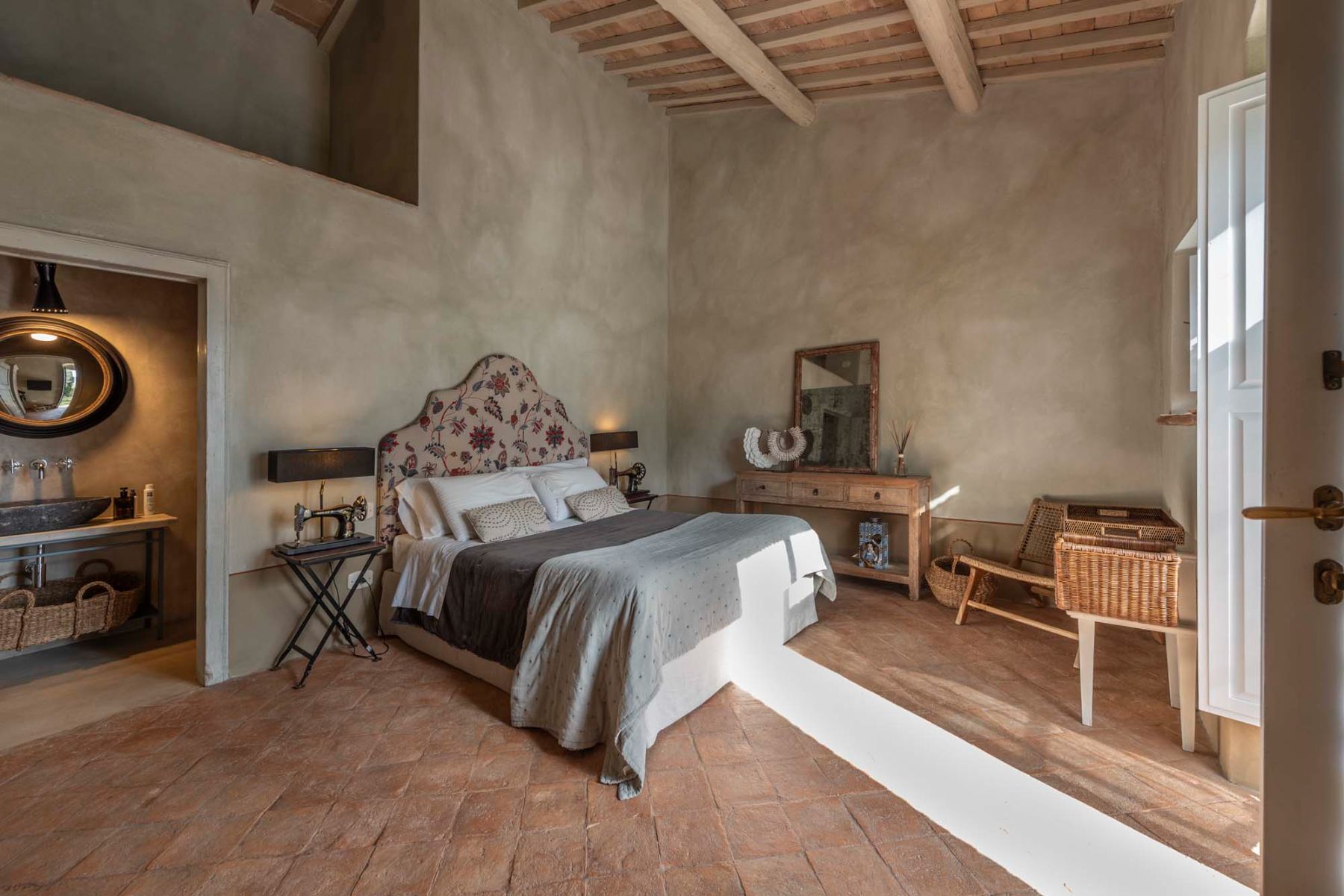 Ensuite bedroom at Villa Pacetezza in Tuscany