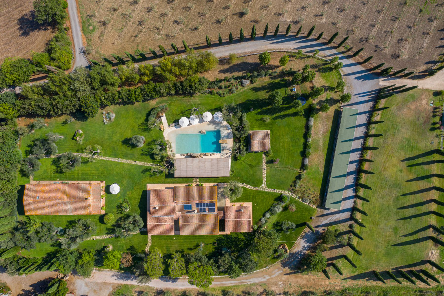 Birdseye view of Villa Pacetezza in Tuscany