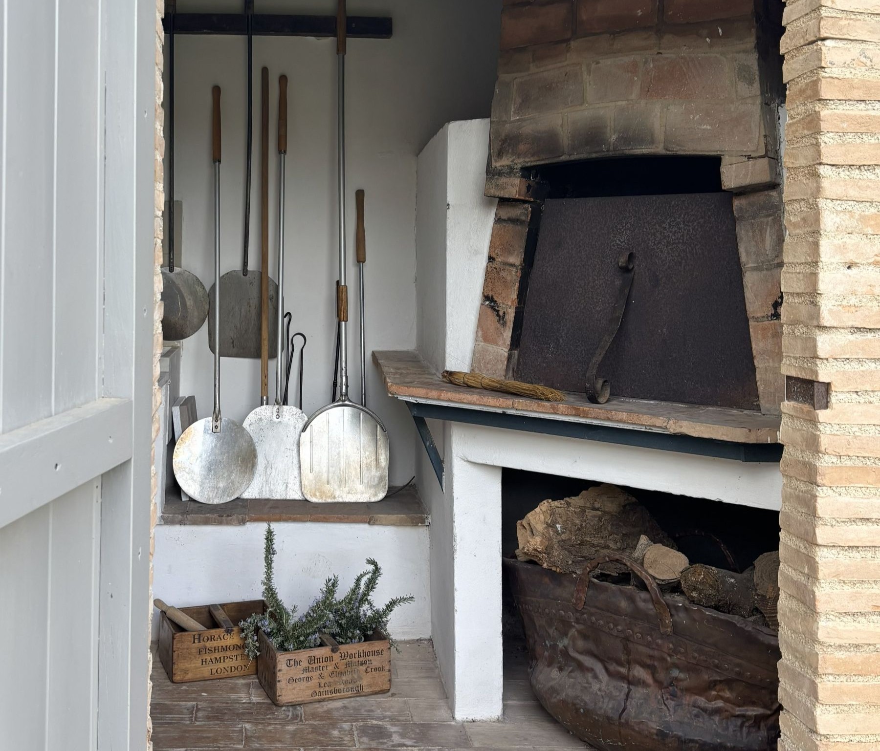 Pizza oven at Villa Pacetezza in Tuscany