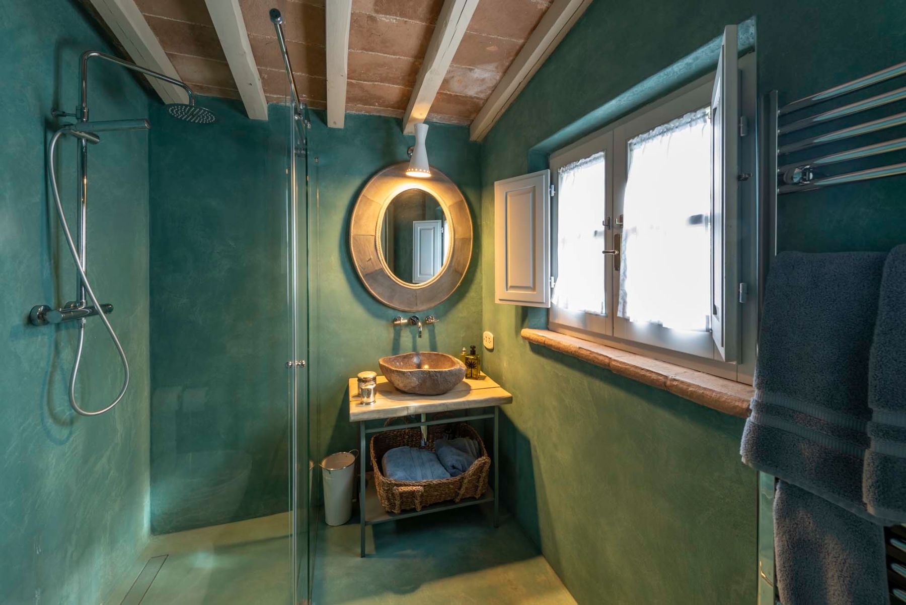 Teal bathroom at Villa Pacetezza in Tuscany