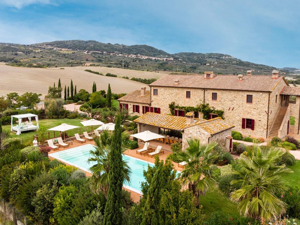 Aerial view of Villa Papavero in Tuscany