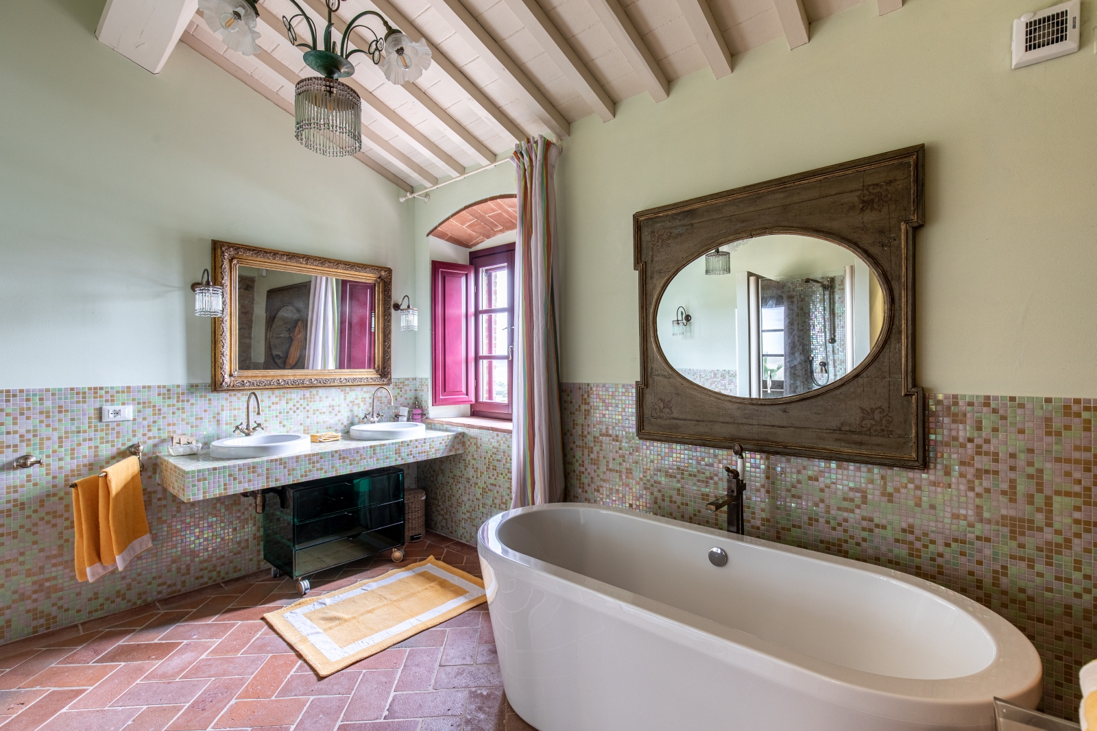 Bathroom at Villa Papavero in Tuscany Italy