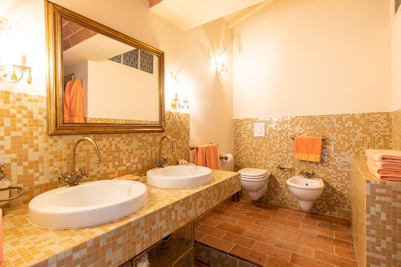 Bathroom at Villa Papavero in Tuscany