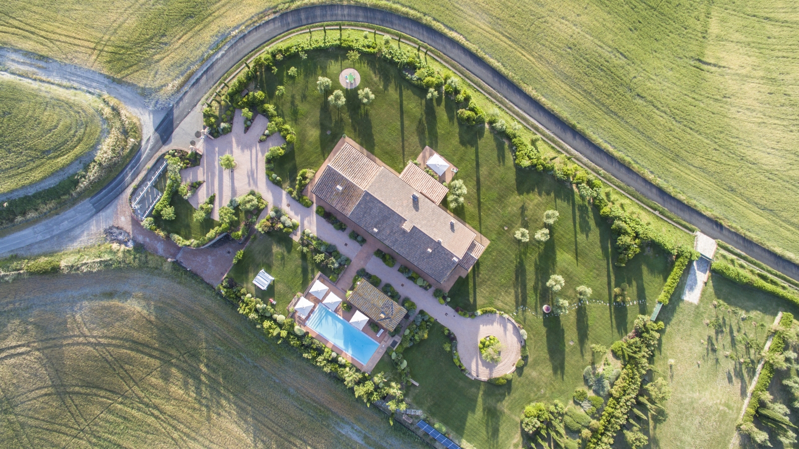 Birds eye view of Villa Papavero in Tuscany Italy