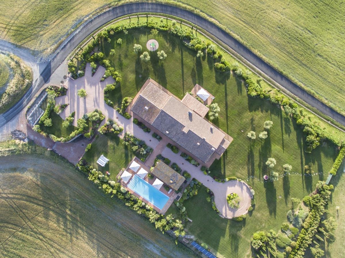 Birds eye view of Villa Papavero in Tuscany Italy