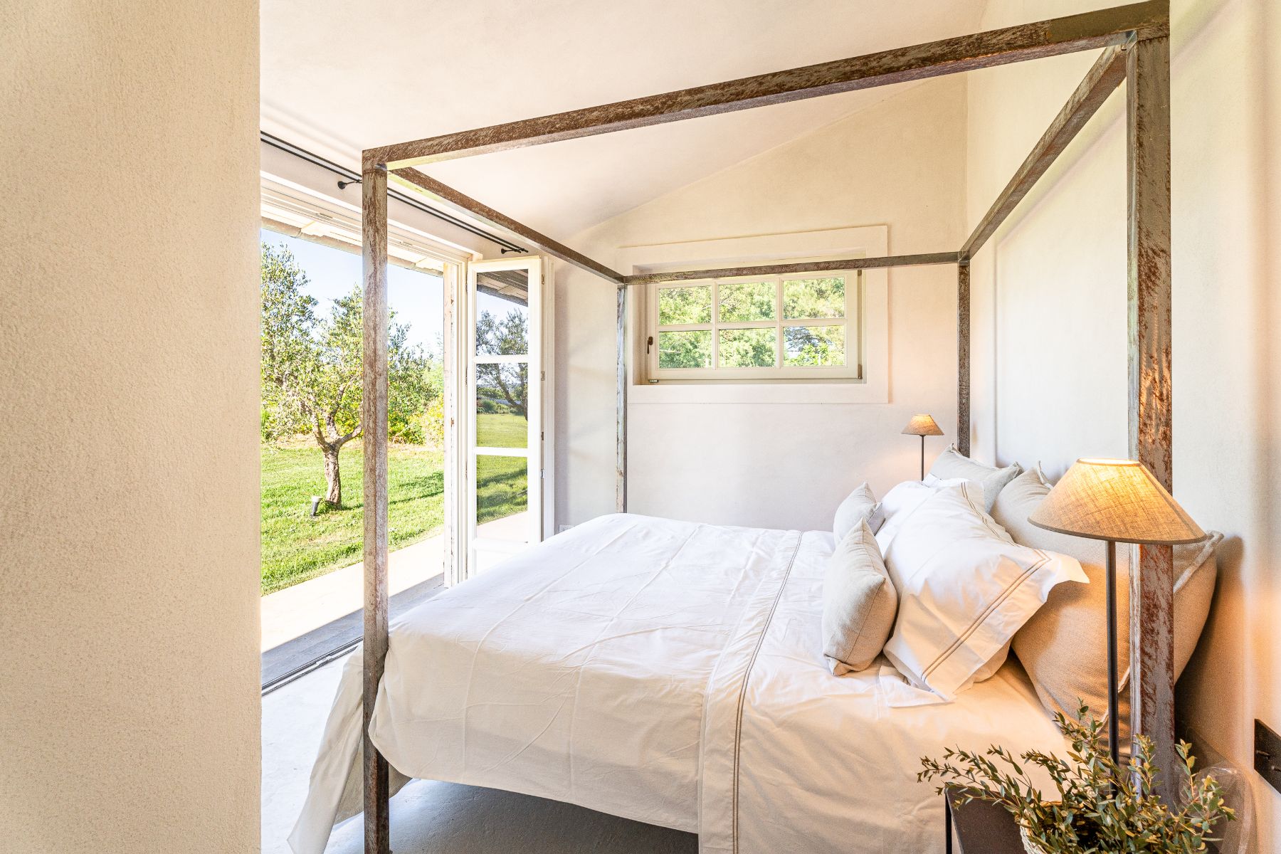 Four poster bed in Villa Pedemontana in Tuscany