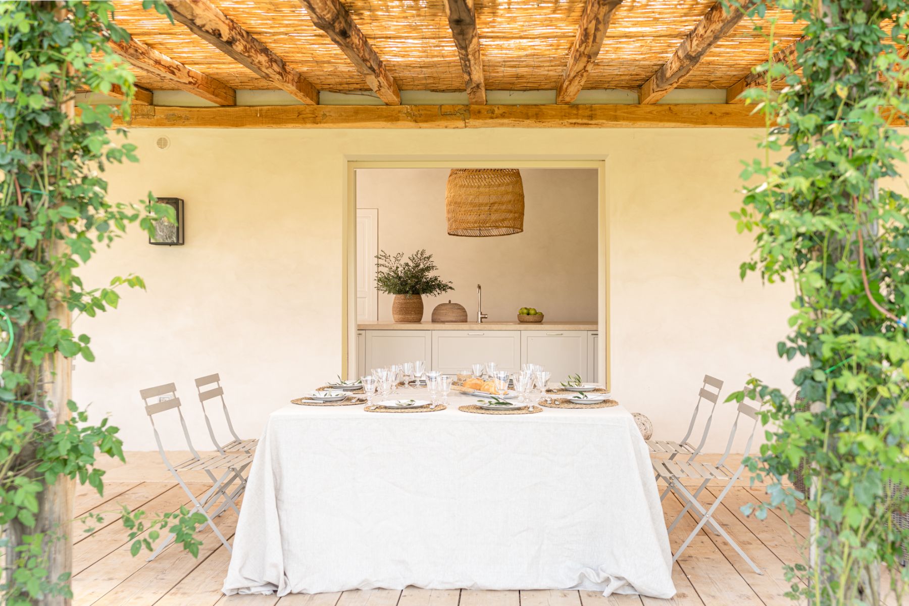 Outside dining area in Villa Pedemontana in Tuscany