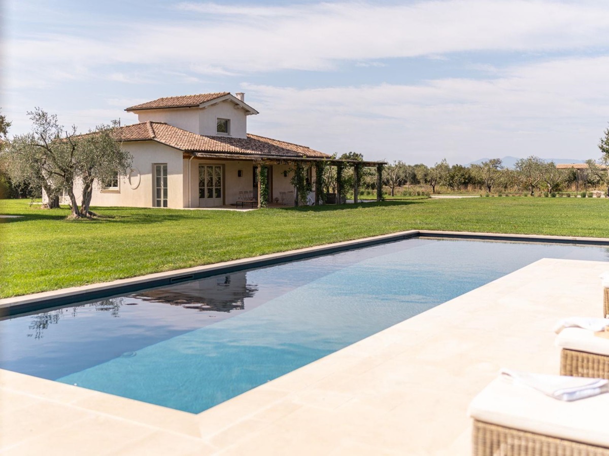 The villa and pool at Villa Pedemontana in Tuscany