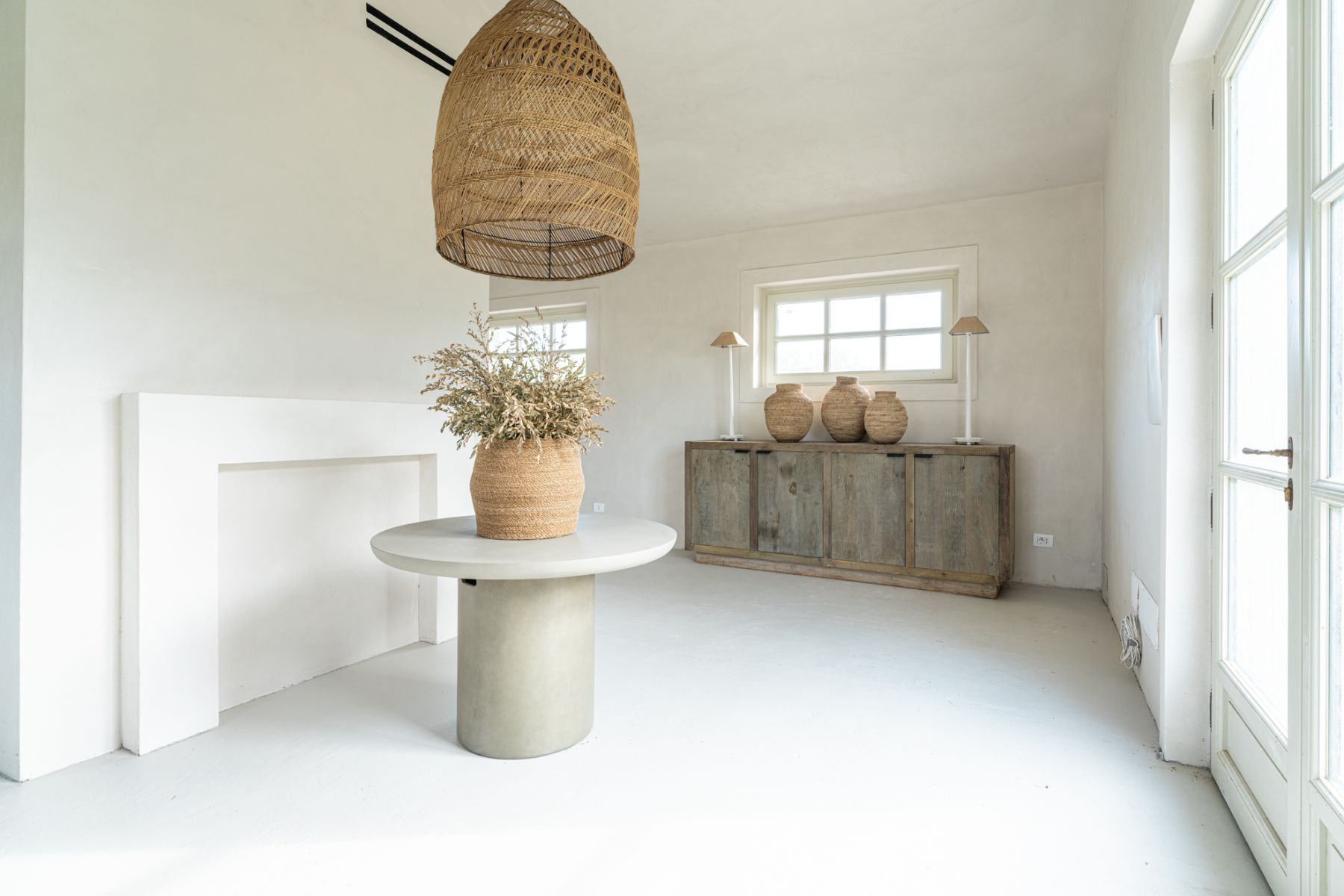White empty room with table in the middle in Villa Pedemontana in Tuscany