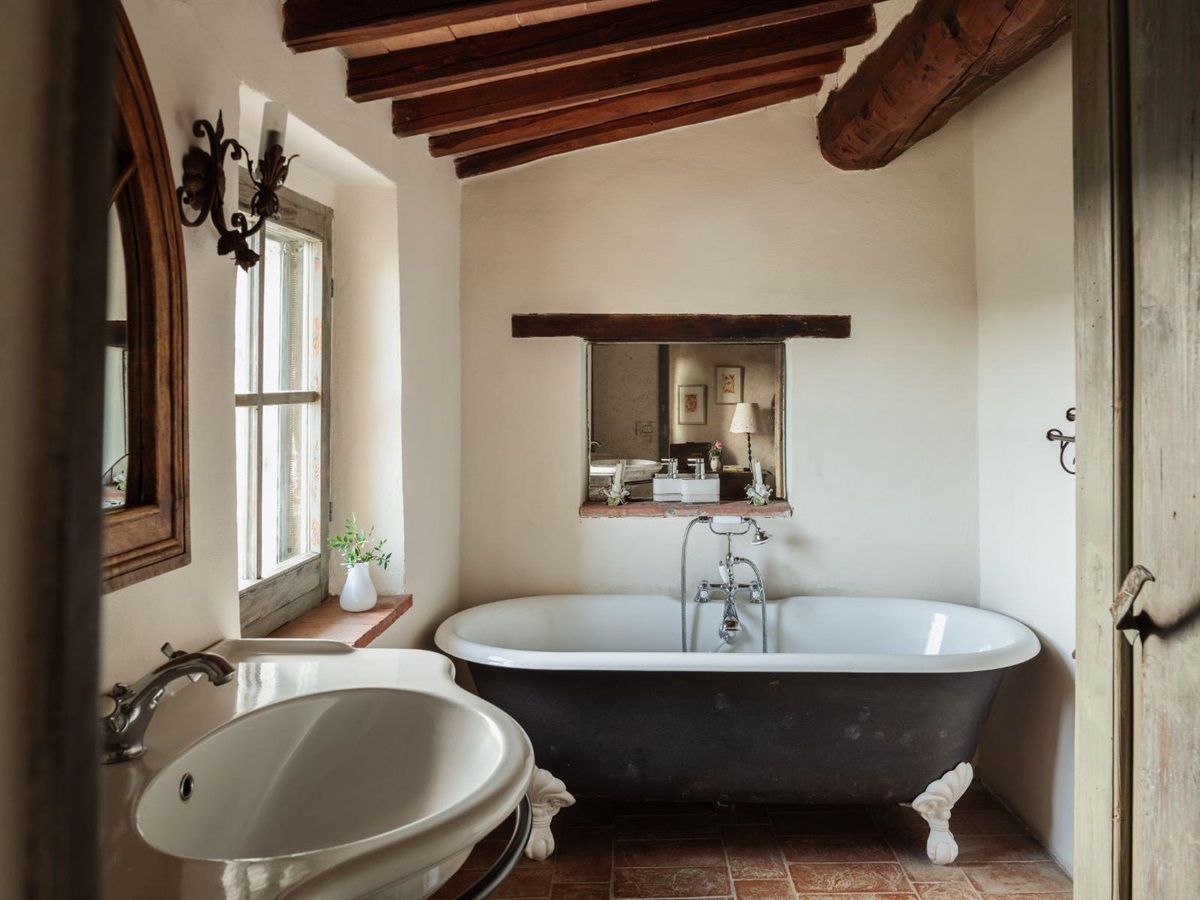 Bathroom with bath tub and a wash basin at Villa San Barberino in Tuscany