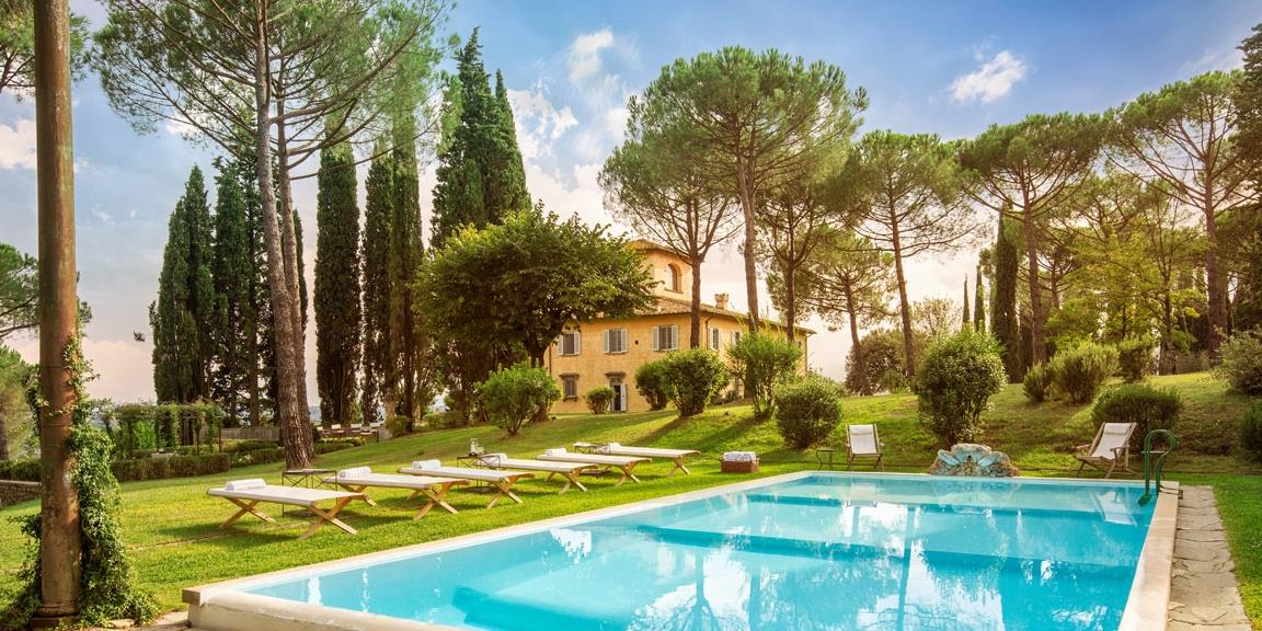Swimming pool and facade of Villa San Morello, Tuscany