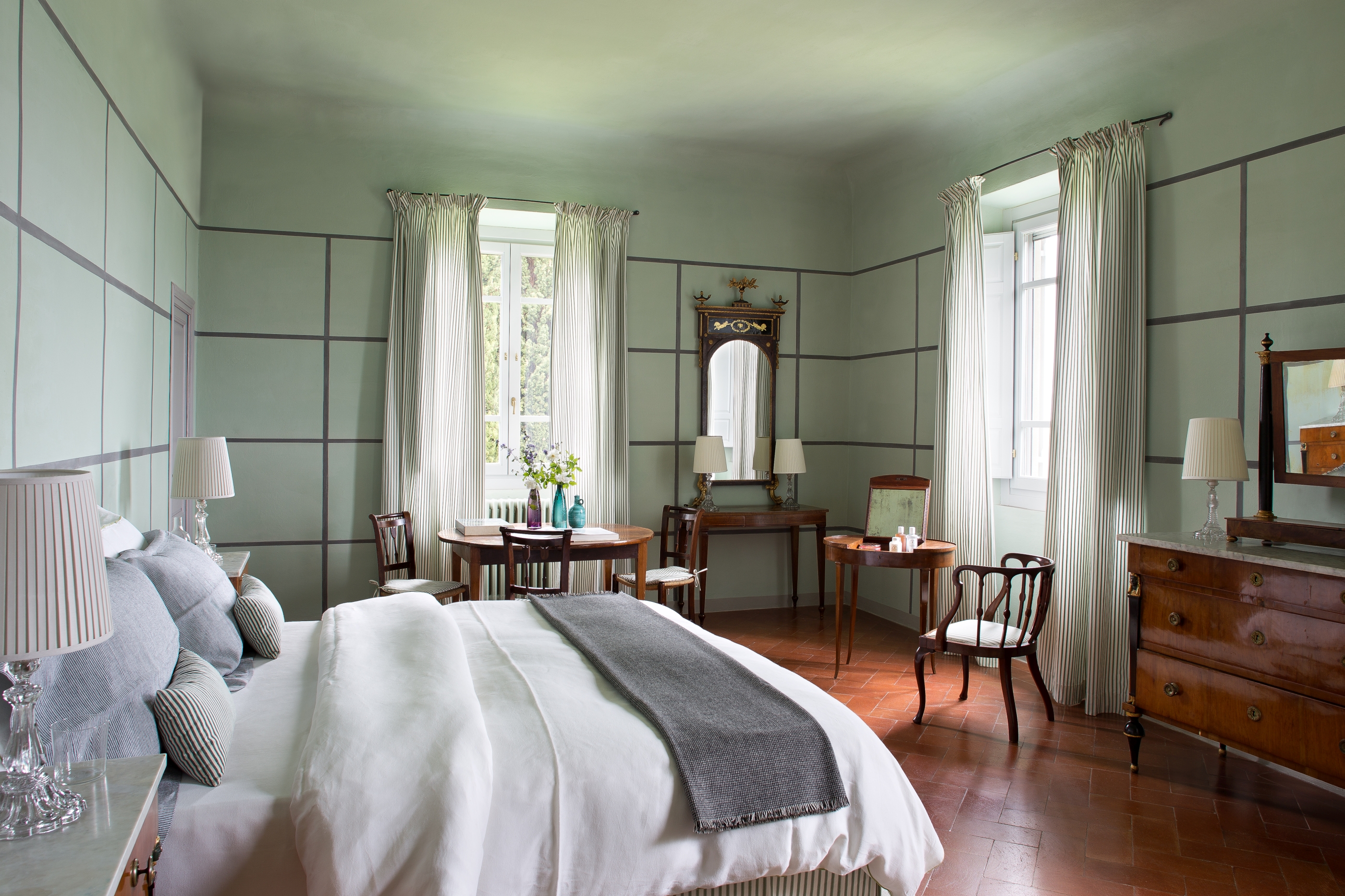 White double bedroom of Villa San Morello, Tuscany