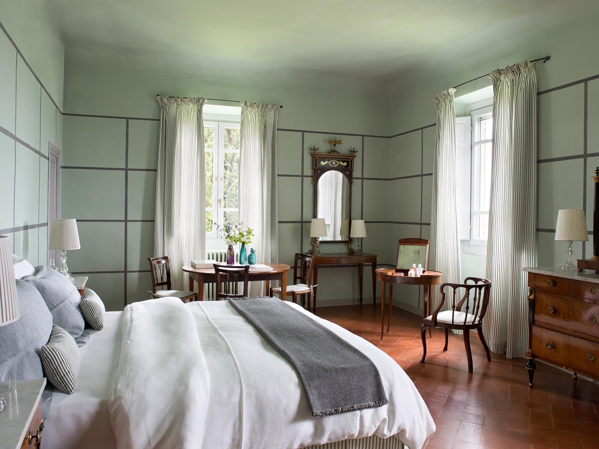 White double bedroom of Villa San Morello, Tuscany