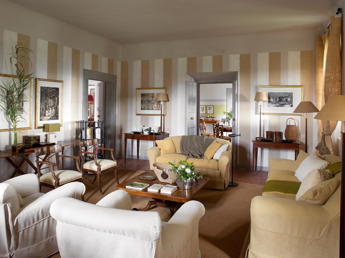 Brown living room of Villa San Morello, Tuscany