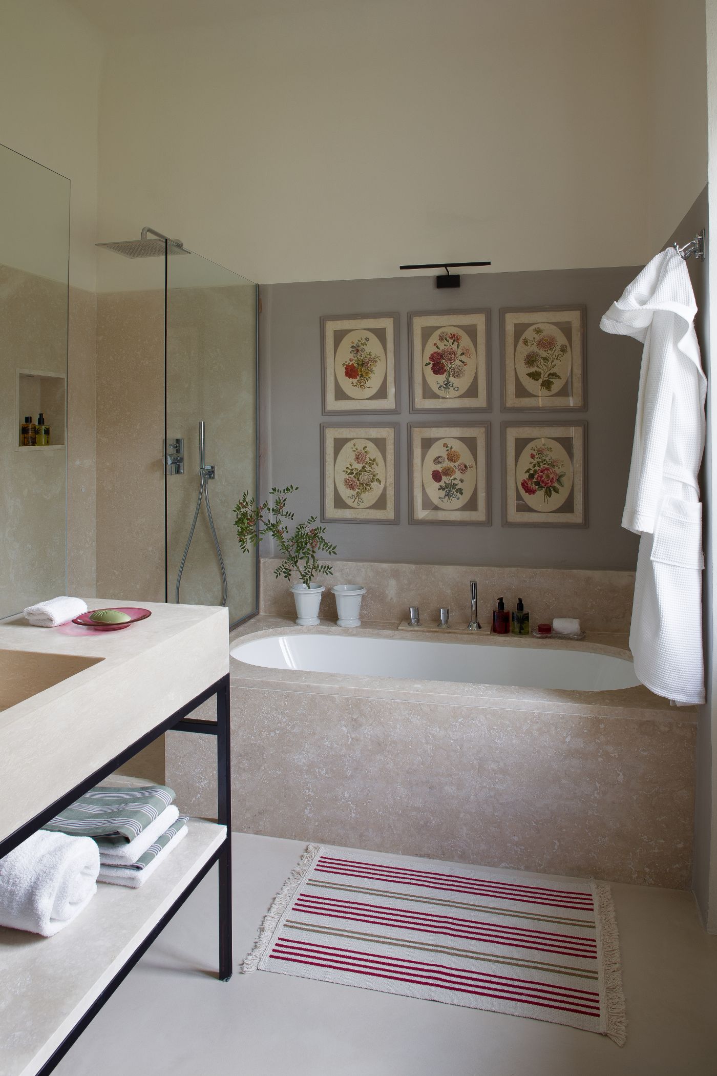 A Bathroom at Villa San Morello.
