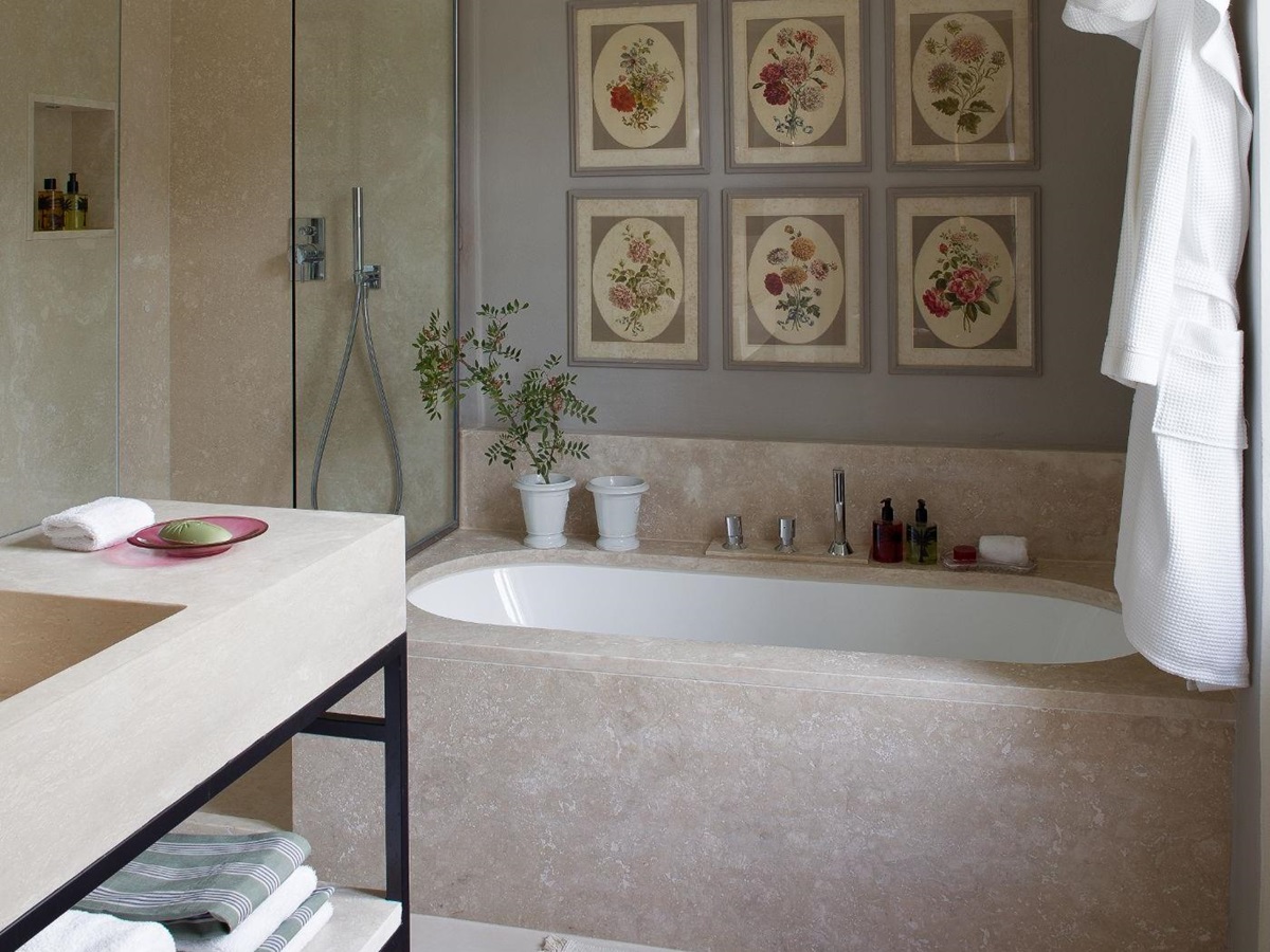 A Bathroom at Villa San Morello.