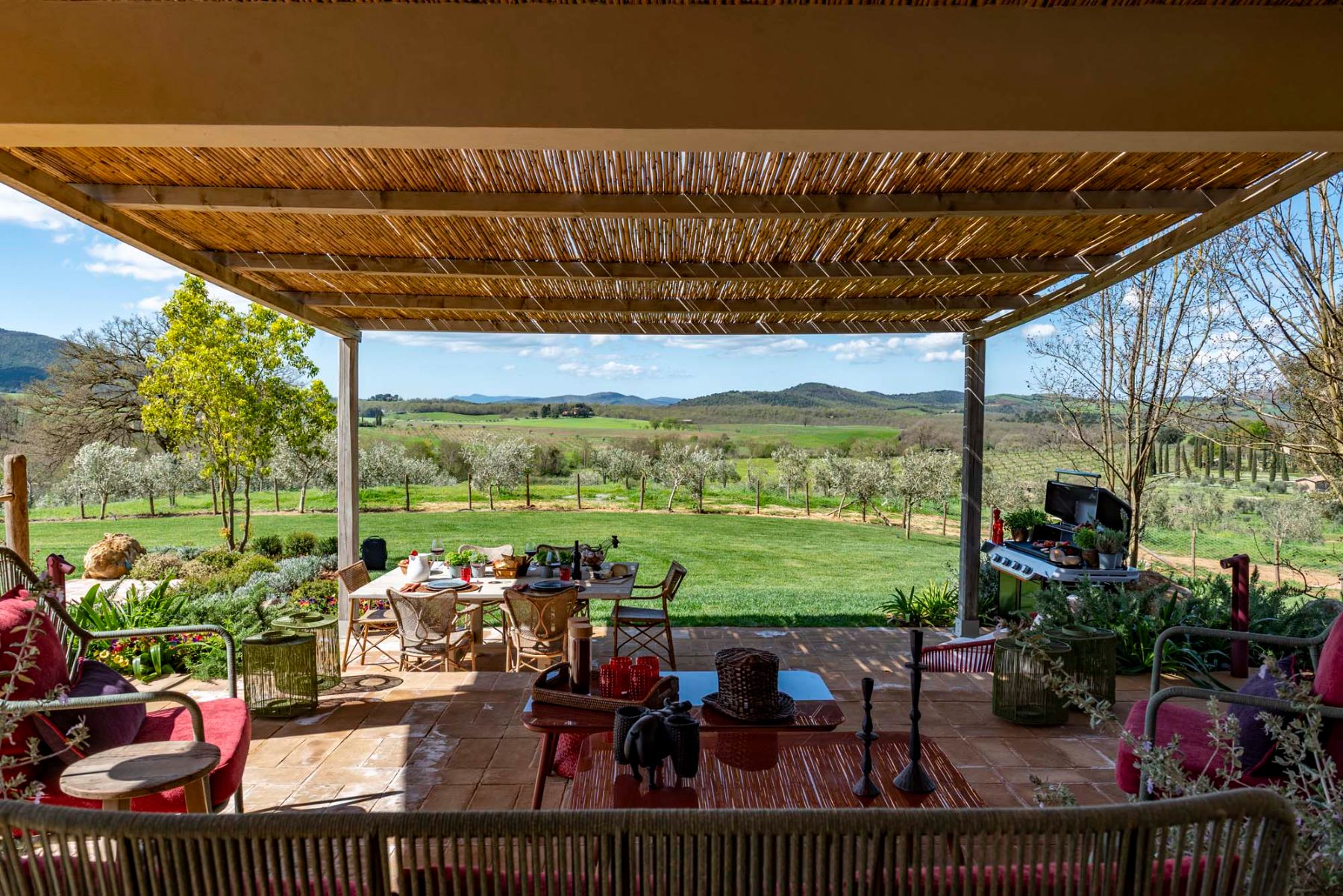 Barbecue area and hill view at Villa Tenerezza in Tuscany