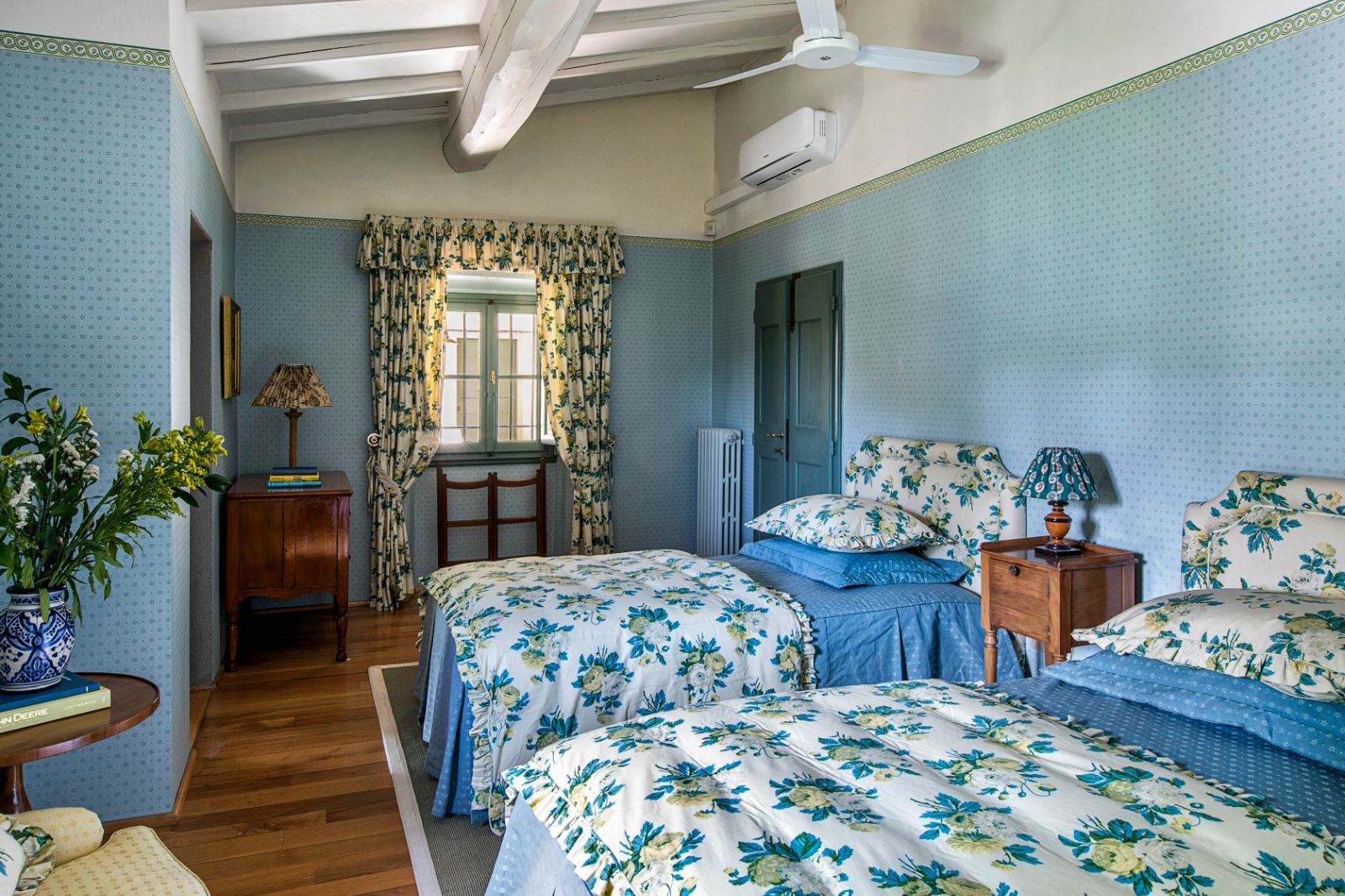 Villa-Tuori-Italy-Tuscany-Twin-Bedroom