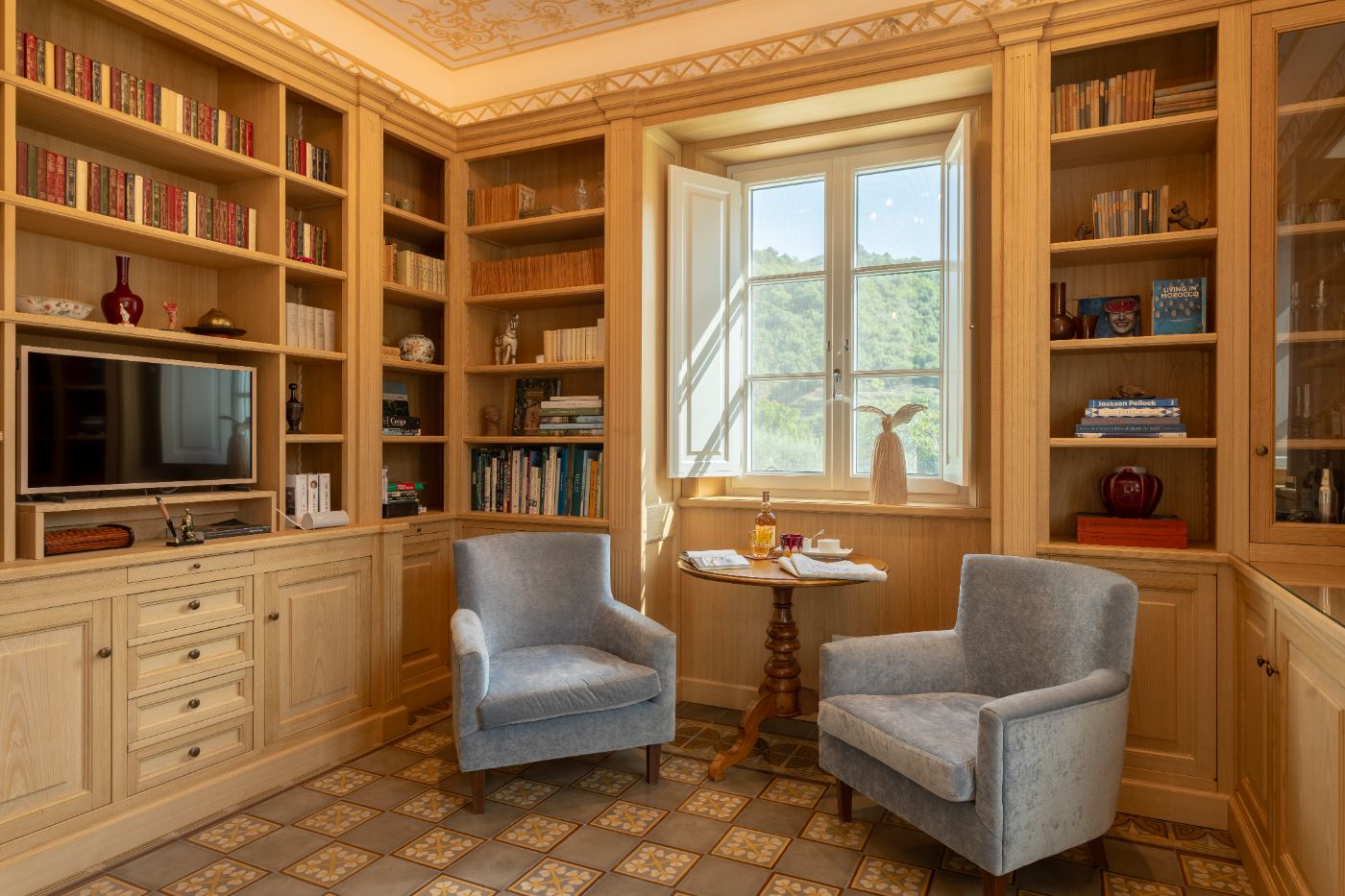 A reading and sitting area at Villa Vorno.