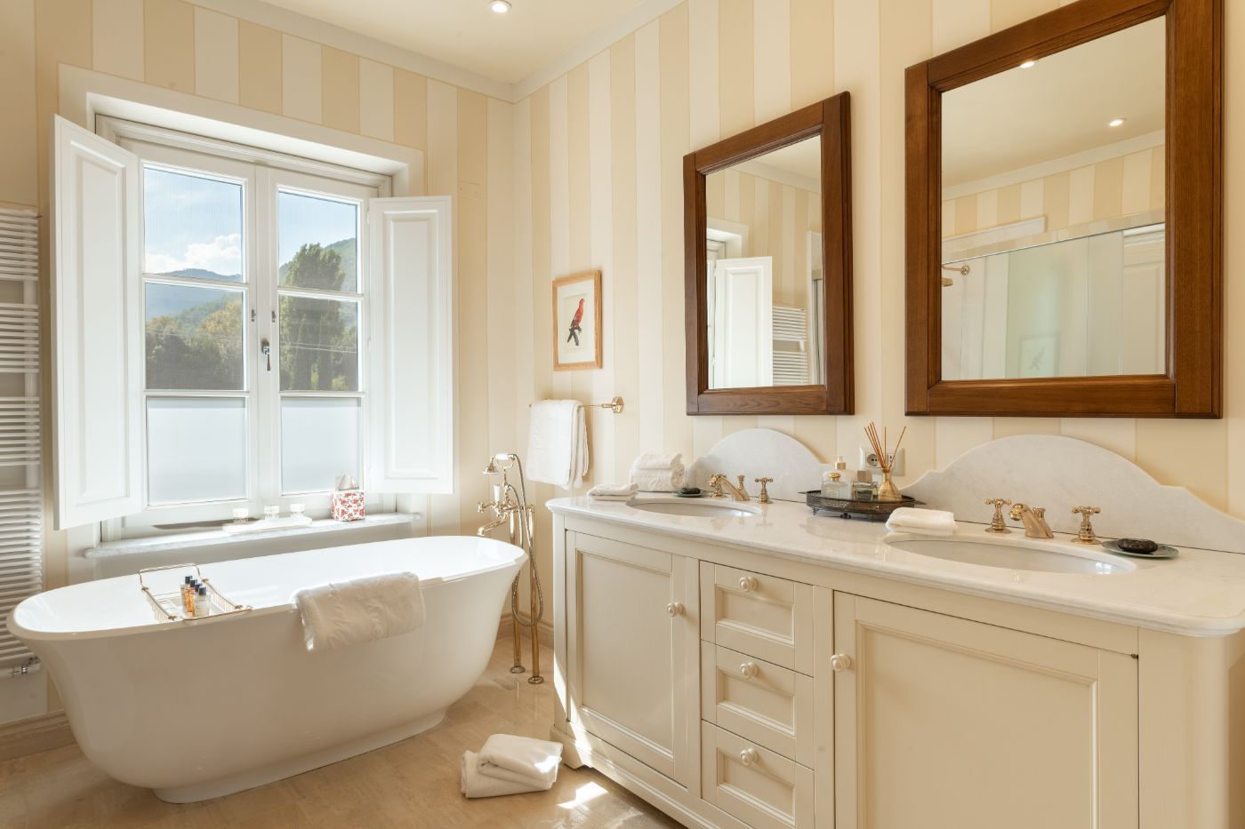 An en-suite bathroom at Villa Vorno.