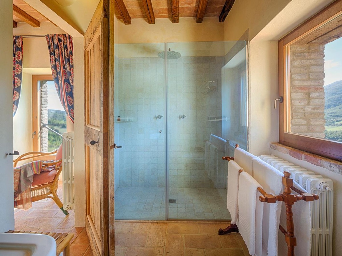 Bathroom at Bel Canto, Umbria