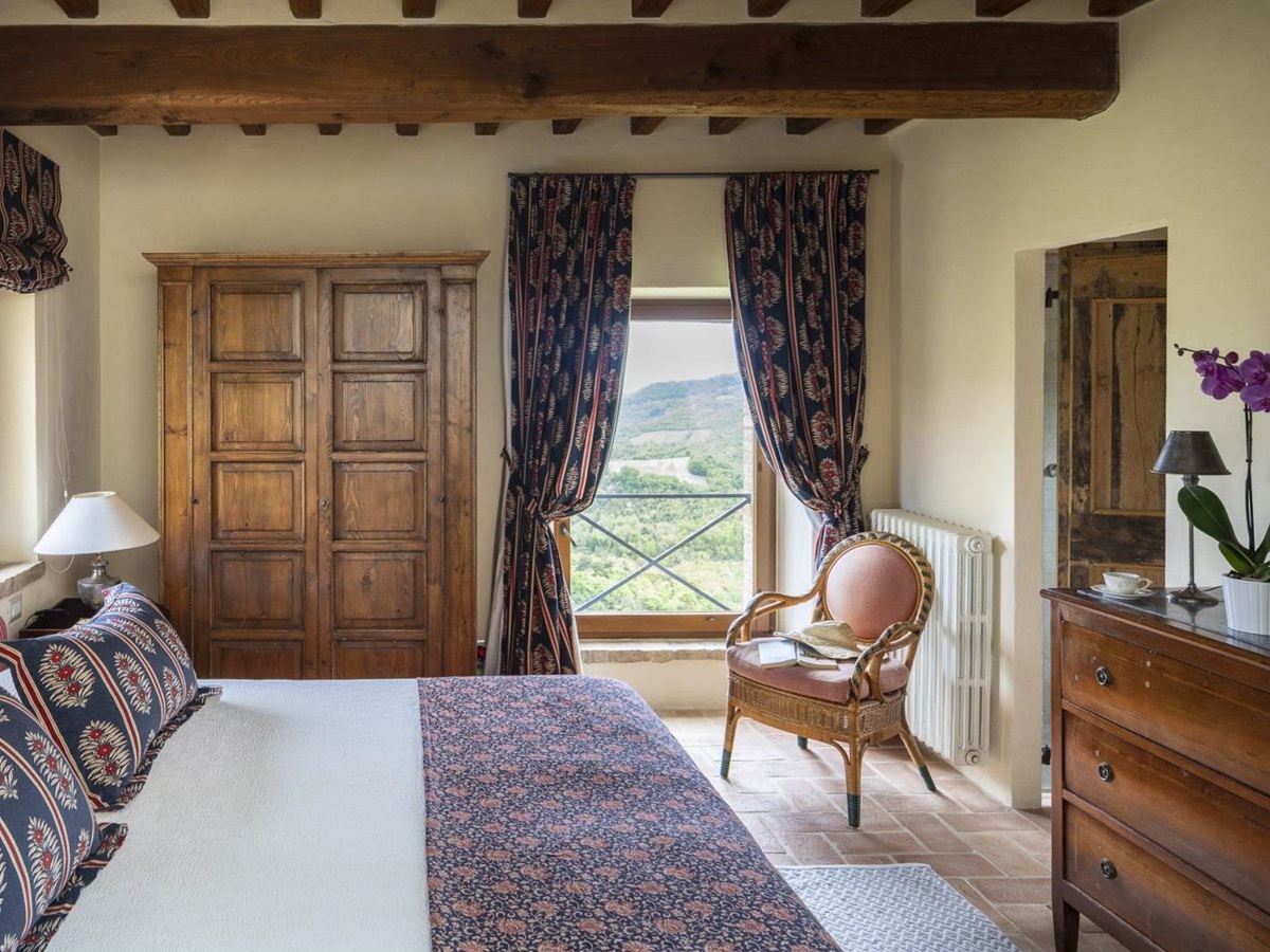 Bedroom interior at Bel Canto, Umbria