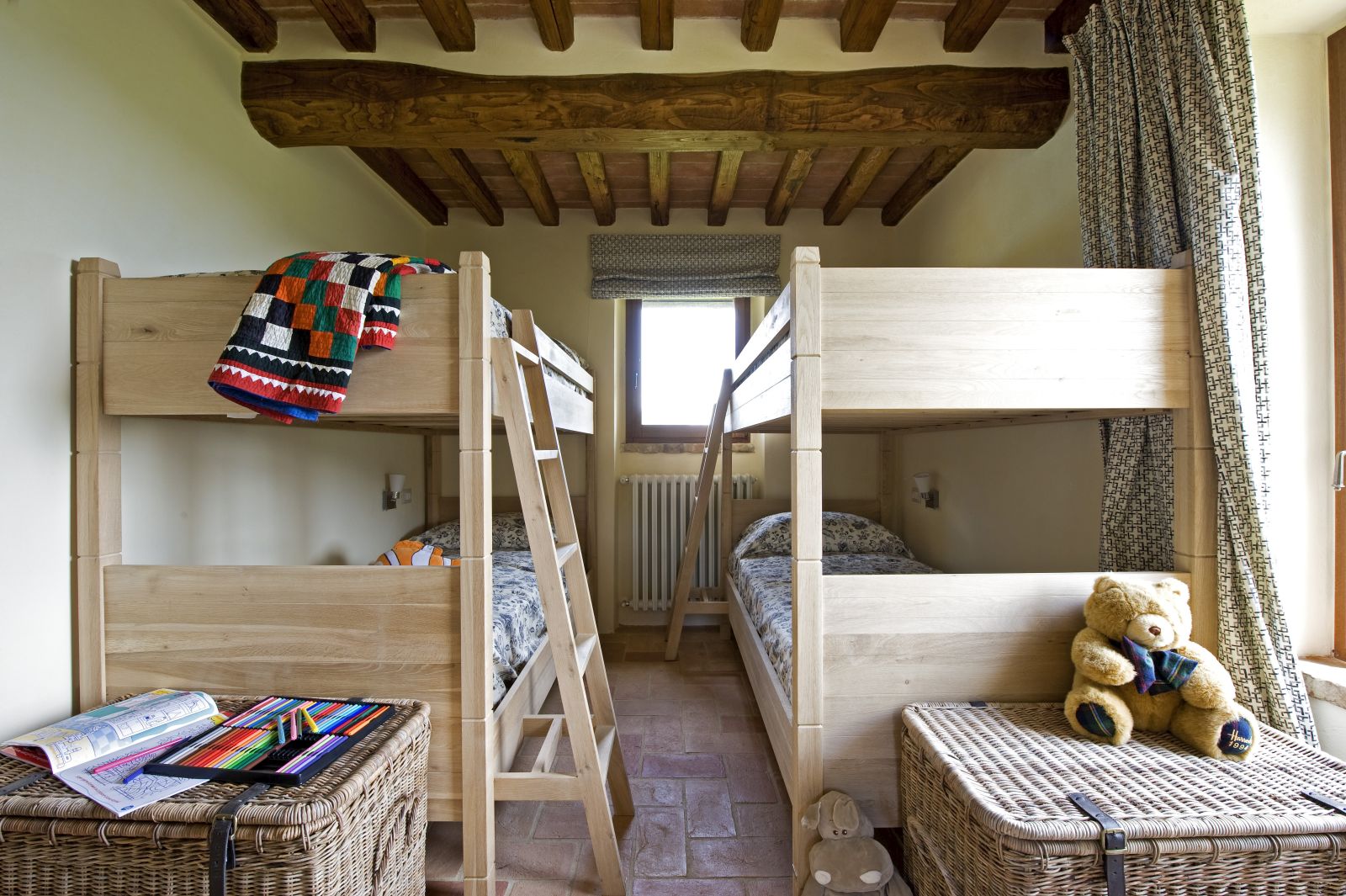 Children's bedroom with bunk beds at Bel Canto, Umbria 