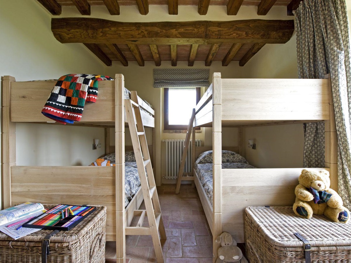 Children's bedroom with bunk beds at Bel Canto, Umbria