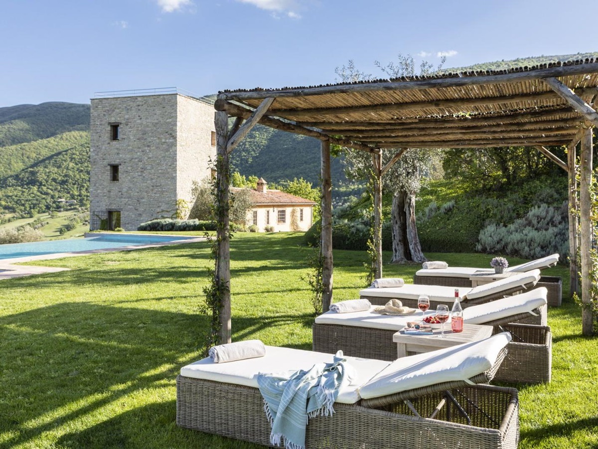 Sun loungers at Bel Canto, Umbria