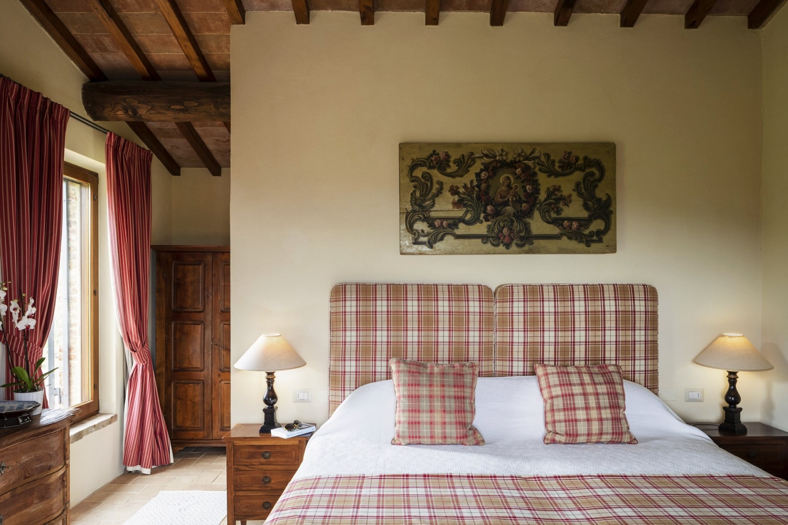 Double Bedroom with red checked sheets at Bel Canto in Umbria