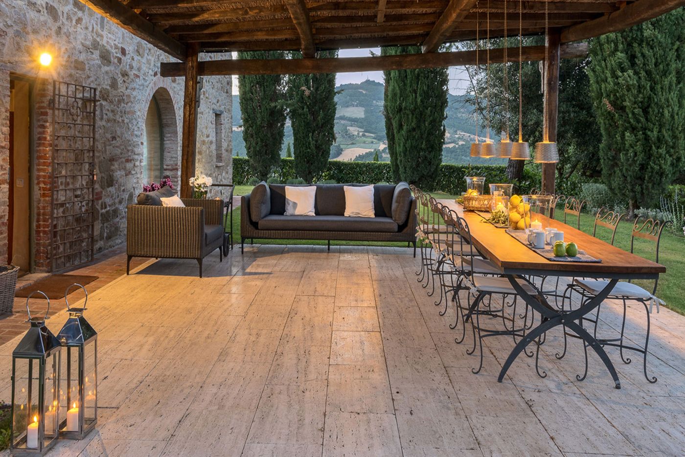 Outdoor dining area at Il Coccinella.