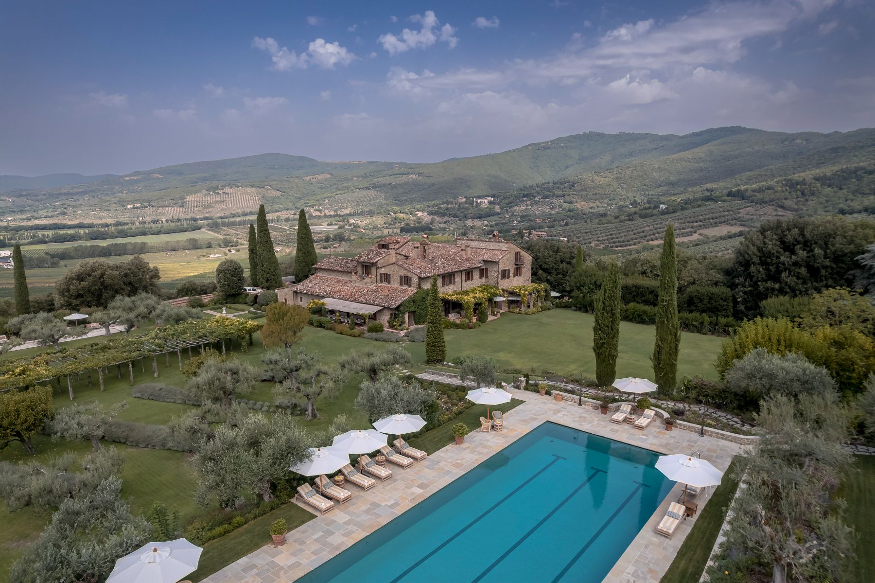Aerial view of pool at Il Convento del Viadante