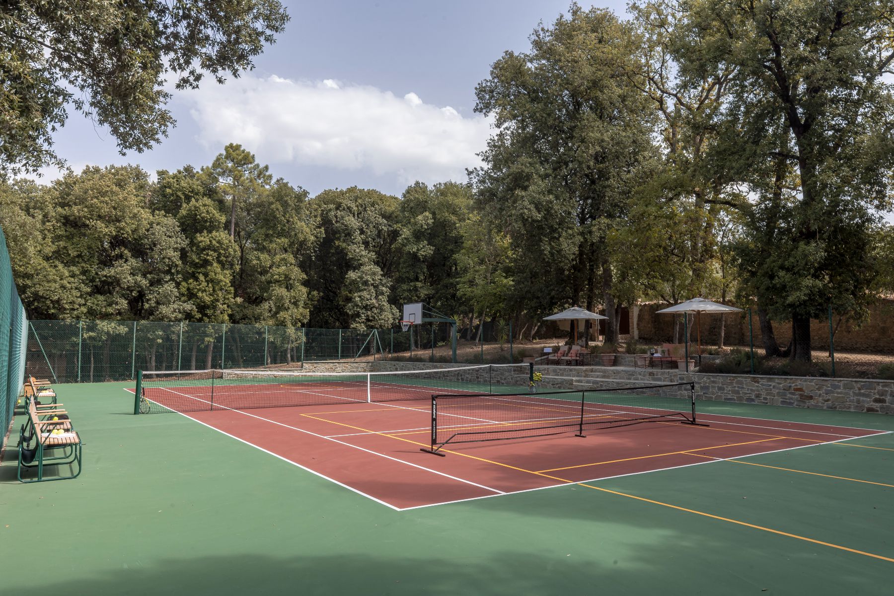 Tennis court at Il Convento Viandante Del Cielo
