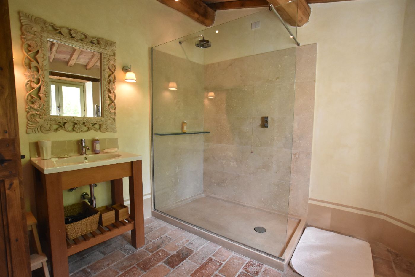 A second bathroom at Villa il Falco.