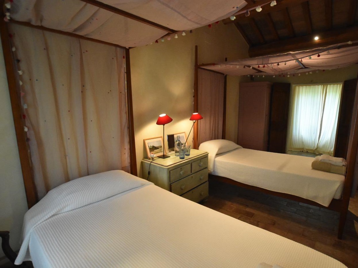 A twin bedroom at Villa il Falco.