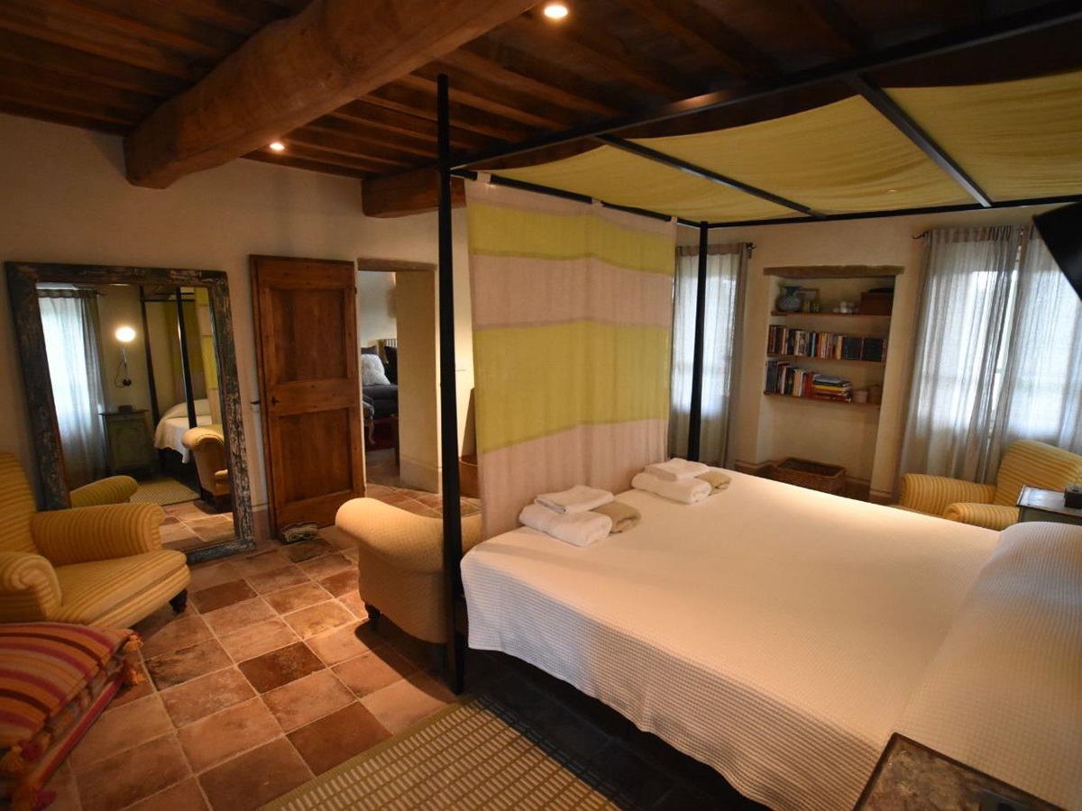The master bedroom at Villa il Falco.