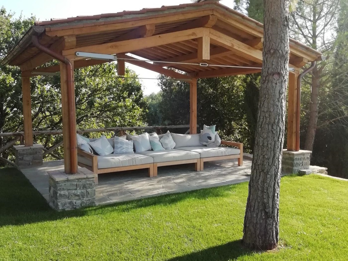 The covered seating area at Villa Il Falco.