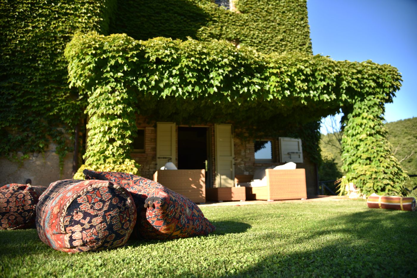 An alternate angle of the exterior of Villa il Falco.